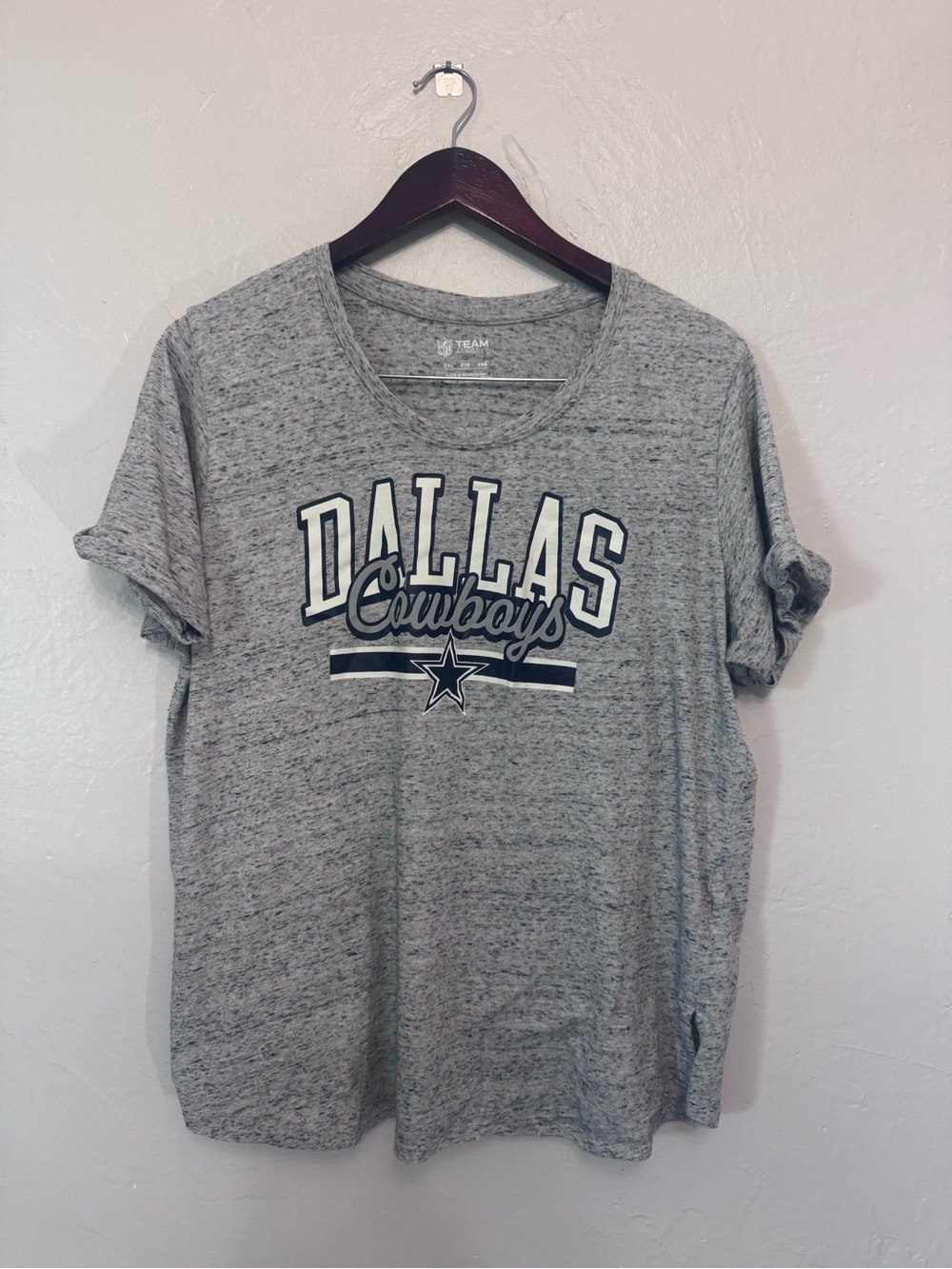 NFL Team Apparel Dallas Cowboys Gray Graphic T-Shirt Women’s 2XL